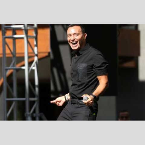 Download Music Mustafa Sandal - Deli Yangin